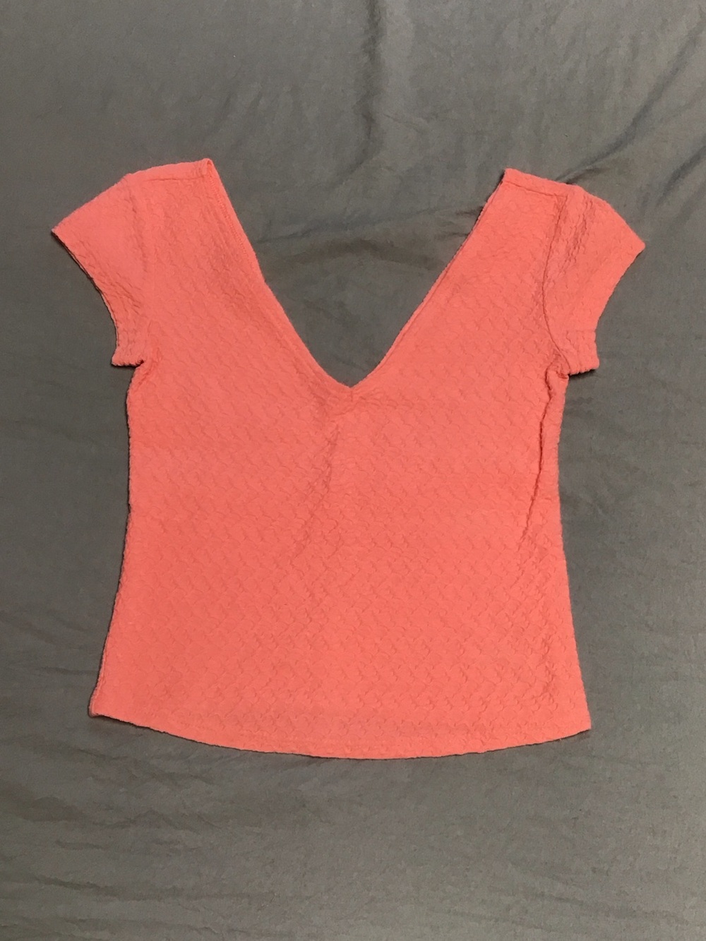 SO Coral Textured V-Neck Short Sleeve Crop Top